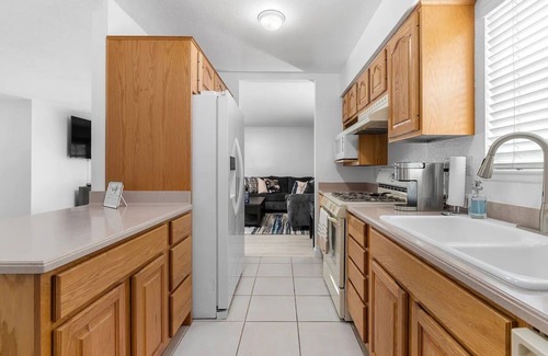 Patton House | Island Vibes in Riverside: Your Tropical Escape!