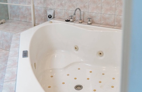 Encounter Bay House | Island Views - Encounter Bay - Wi-Fi - Child Friendly