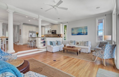 Ocean Point House | “Island’s Edge” at 45 Ocean Point|Oceanfront|Two Oceanfront Decks|All New Master Bath|Close to Oc.