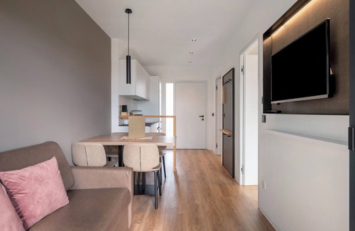 Berg/Monte Apartment | Apartment 'Weingut Gasshof Alma' with Mountain View, Shared Pool and Wi-Fi