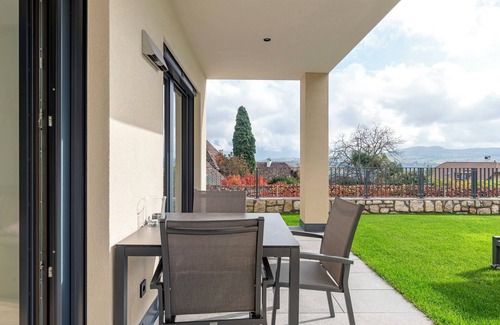 Berg/Monte Apartment | Apartment 'Weingut Gasshof Alma' with Mountain View, Shared Pool and Wi-Fi