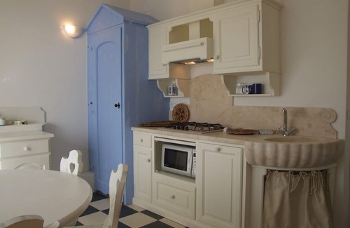 Marina di Castagneto Carducci Apartment | Beautiful apartment for 4 people with A/C, WIFI, TV, balcony and panoramic view