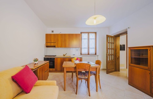 Querceta House | Stunning private villa for 10 people with A/C, WIFI, TV and patio