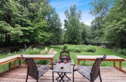 Harbert Cottage | 'It's a Dog's Life" - Unleash Your Fun Here!