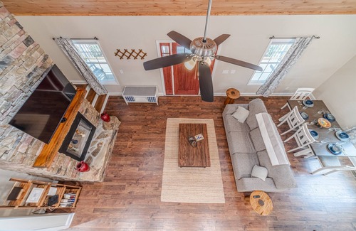 Helen Cabin | It's All Fun and Games - Modern Family Cabin Near Helen, Hot Tub, Games, Golf