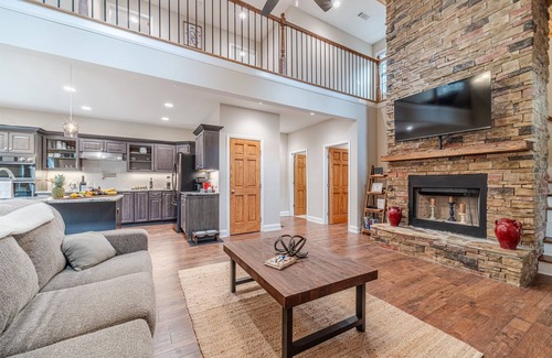 Helen Cabin | It's All Fun and Games - Modern Family Cabin Near Helen, Hot Tub, Games, Golf