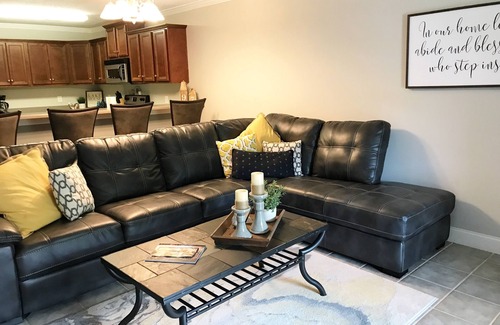 Alexander City Condo | It's time for Auburn Football! Book now. 6 sleeping places