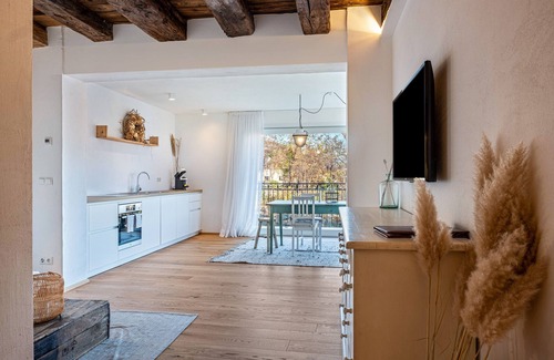 Tramin Apartment | Apartment "Eichhof Lavendel" with Private Open Terrace, Shared Garden & Wi-Fi