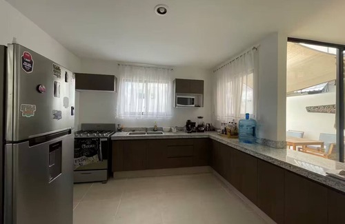 Conkal House | Itzimná House, tropical house with swimming pool, ideal for fun and relaxation.