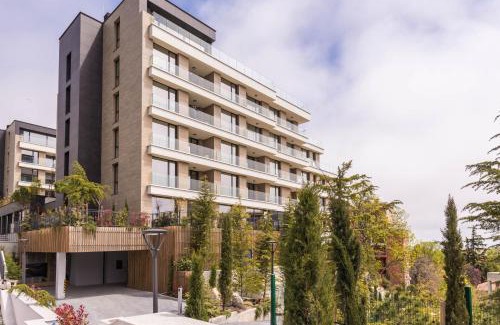 Saints Constantine and Helena Apartment | Ivy - Lux Apartment with Parking & Pool in Azur Panorama