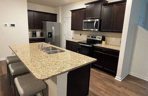 Clinton House | Ivy Manor Summary: Br