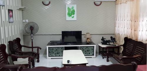 Sibu House | J & I Roomstay B 3 Person with shared bathroom
