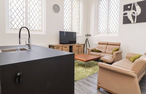 Huddersfield Cottage | J P PRITCHETT, pet friendly in Huddersfield