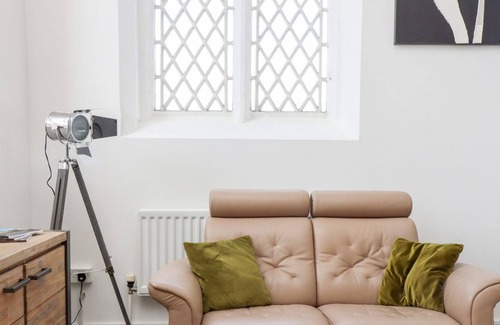 Huddersfield Cottage | J P PRITCHETT, pet friendly in Huddersfield