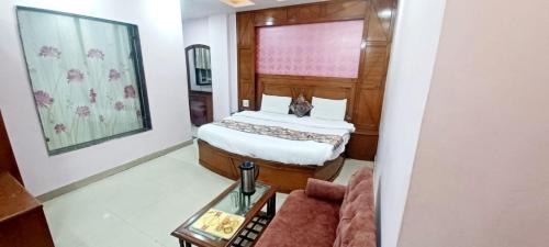 Khagaria Hotel | J R International