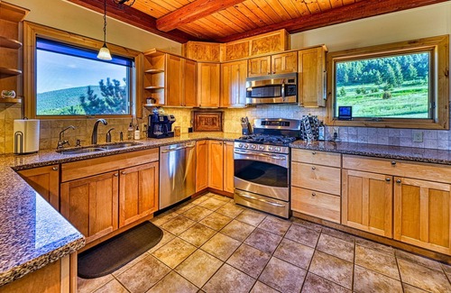 Wineglass House | Jackalope Lodge · Spacious Lodge Home with Breathtaking Mtn Views