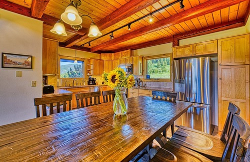 Wineglass House | Jackalope Lodge · Spacious Lodge Home with Breathtaking Mtn Views