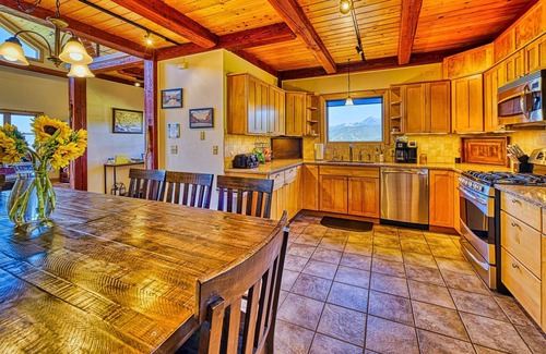 Wineglass House | Jackalope Lodge · Spacious Lodge Home with Breathtaking Mtn Views