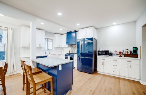 Kellogg House | Jackass Manor/8 beds sleeps 11/Hot tub/locally owned.