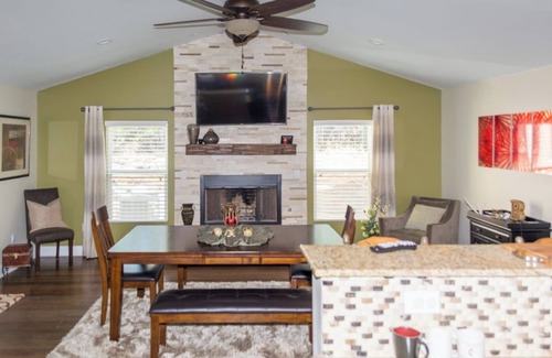 Langston Bed & Breakfast | Jacob's Suite at Ballards by The Lake