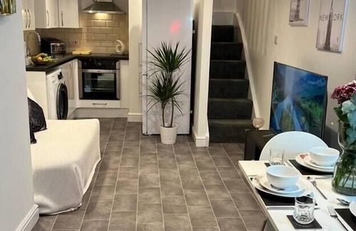 Alvaston House | Jacuzzi Spa! Stunning Entire Guest House - Netflix
