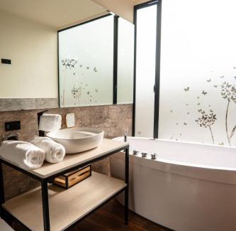 Tona Other | Jacuzzi y chimenea en el Páramo de Santurbán