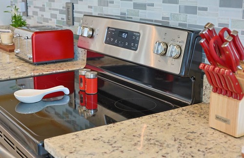 Central Newport News House | James River Cottage nBig Cozy and beautiful new construction