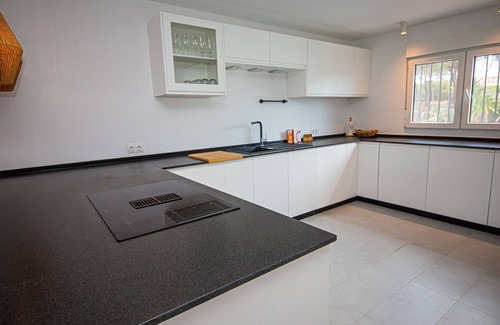 Castillo de Sabinillas Ski Chalet | Jardines de la Duquesa 26