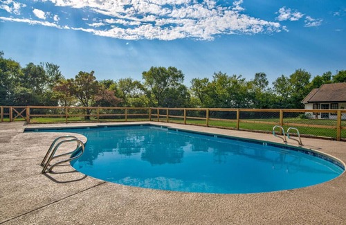 Ramona Cabin | Jarrett Farm Resort - Suite 5