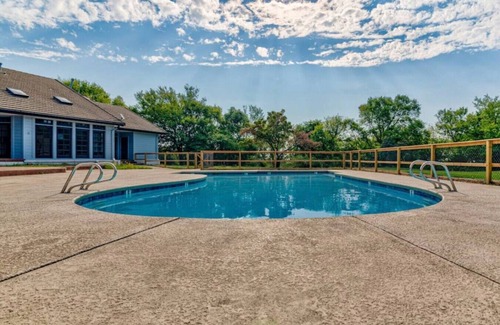 Ramona Cabin | Jarrett Farm Resort - Suite 10