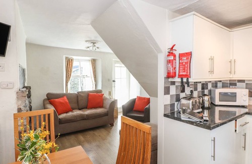 Troutbeck Bridge Cottage | JASMINE COTTAGE, with open fire in Windermere