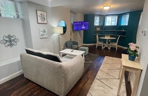 Central West End Apartment | Jasmine in CWE Summar