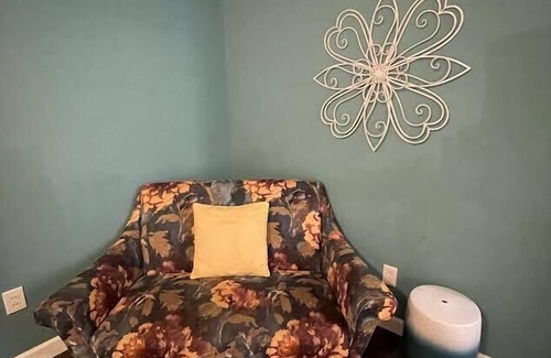 Central West End Apartment | Jasmine in CWE Summar