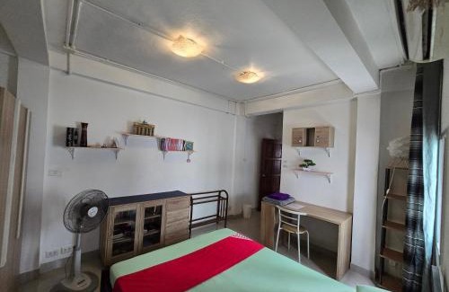 Chom Phon House | Jatujak Bangkok guesthouse R3