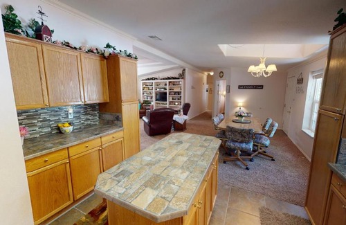 Red River House | Jayhawk Cottage With High Speed Wifi