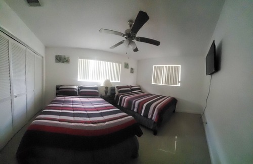 Miami Gardens House | Jazzy Escapes (with pool) near Hard Rock Stadium