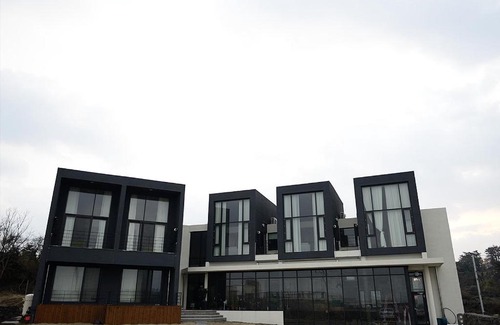 Aewol House | Jeju Claire de lune