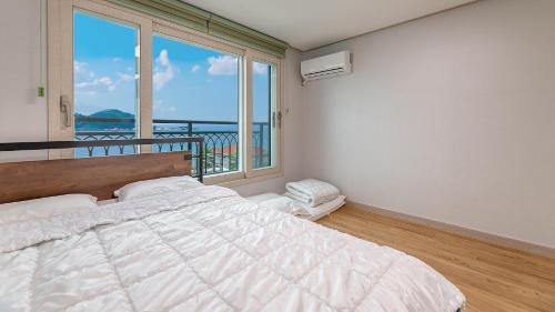 Hallim House | Jeju Jang Sugot Pension