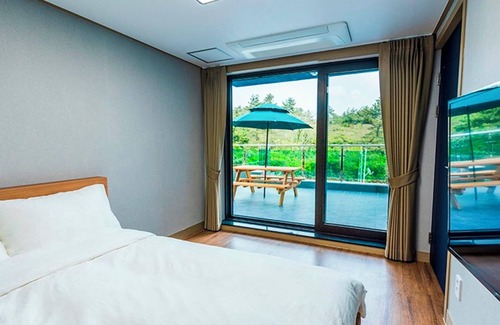 Hallim House | Jeju One Pine Tree Pension