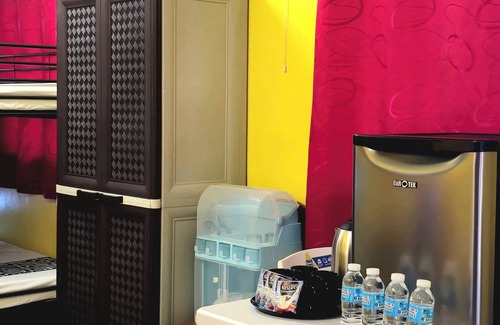 Madrid House | Jenessa's Bedsite Deluxe, 4 pers. Aircon, 5G Wifi, Netflix