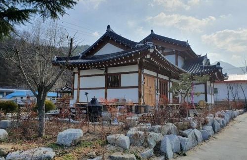 Kaeksa House | Jeonju Hanok Maeul Daeseung Jeongdam Hanok Dockchae Pension