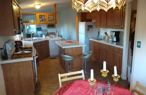 Lower Lake House | Jerusalem Ranch Guest Home