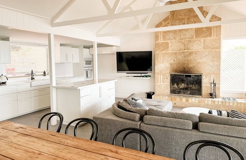 Myponga Beach House | Jetty View at Myponga Beach