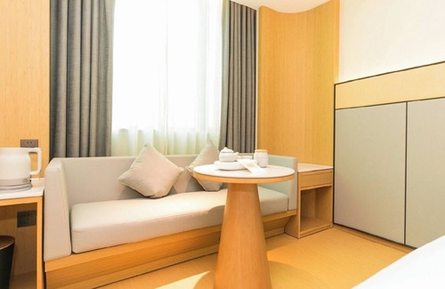 Guanshanhu District Hotel | Ji Hotel-pen shui chi