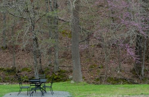 Mount Ida Hotel | JI4, King Guest Room at the Joplin Inn at entrance to the resort Hotel Room