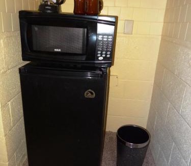 Mount Ida Hotel | JI5, King Guest Room at the Joplin Inn at entrance to the resort Hotel Room