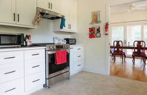 Chapel Hill House | Jo Mac pond-side retreat