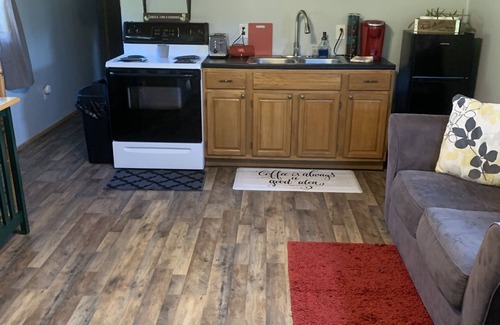 Tracy City Cabin | Joe's Place a cozy cabin with WiFi and AC in charming Tracy City.