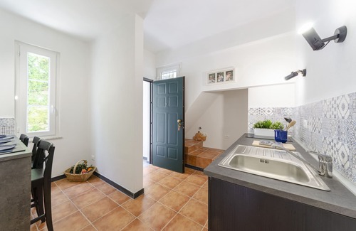 Vernazza Apartment | JOIVY Pretty House Whole Villa for Huge Families