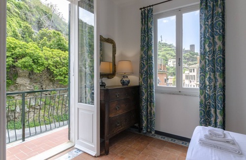 Vernazza Apartment | JOIVY Pretty House Whole Villa for Huge Families